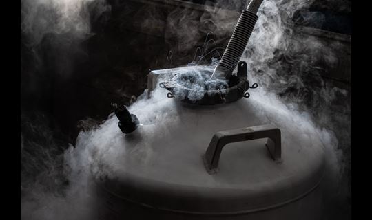 Refilling tank with liquid nitrogen