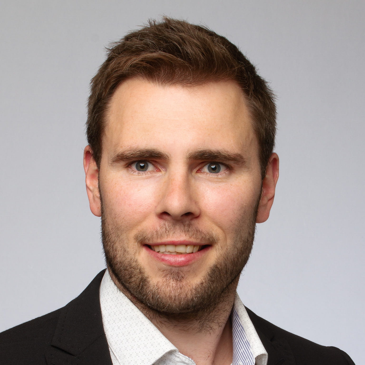 hans-peter scherzer headshot