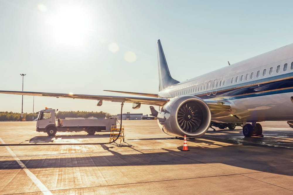 plane refueling